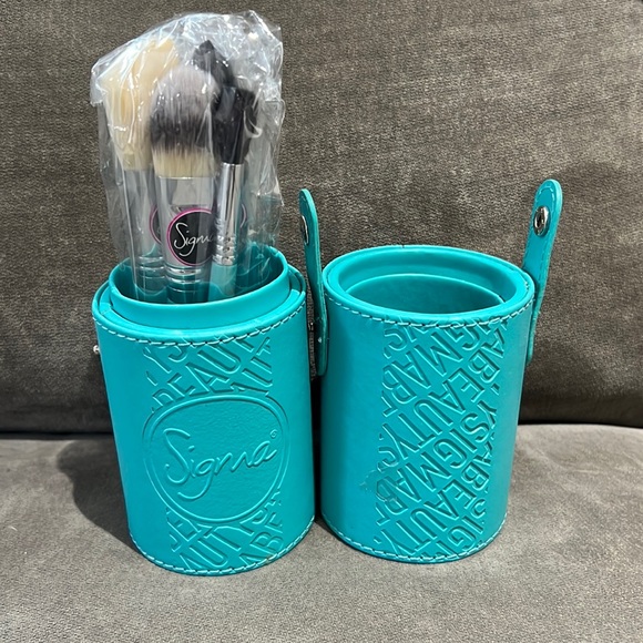 Sigma Brush Set with Case - Picture 1 of 3